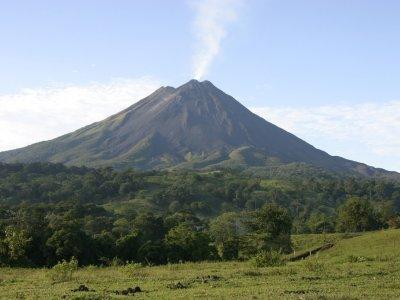 Arenal volcano guided outlet hike