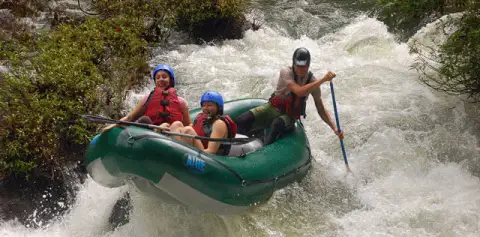 Paddling hard. Rio Tenorio