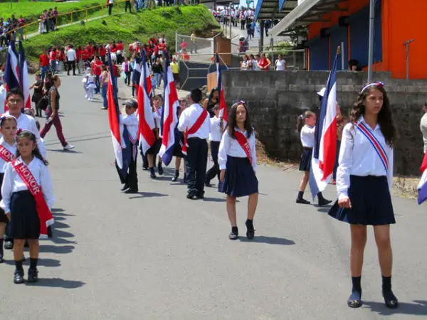 Parade Santa Elena High School Monteverde