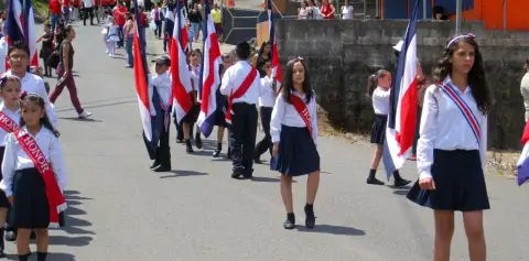 Parade Santa Elena High School Performers