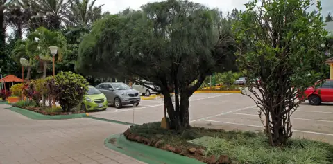 Parking Country Inn and Suites Costa Rica