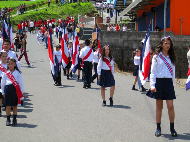 Parade Santa Elena High School Monteverde
